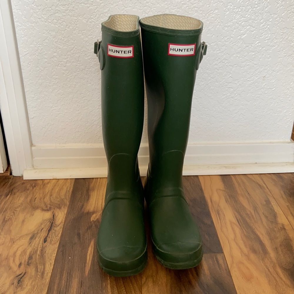 Hunter Original Tall Rain Boots in Green. Size 7.